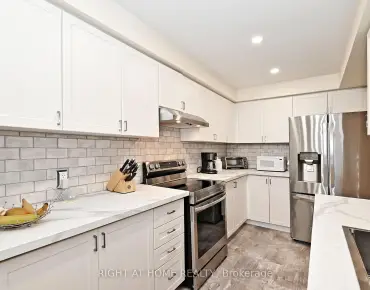 73 Bloomgate Cres <a href='https://luckyalan.com/community_CN.php?community=Richmond Hill:Oak Ridges'>Oak Ridges, Richmond Hill</a> 3 beds 3 baths 1 garage $980K