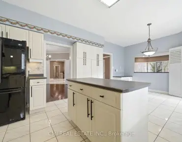 10 Devins Dr Aurora Heights, Aurora 3 beds 2 baths 1 garage $1.098M