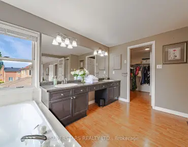 39 Dove Ln <a href='https://luckyalan.com/community.php?community=Markham:Thornhill'>Thornhill, Markham</a> 3 beds 5 baths 2 garage $3.288M