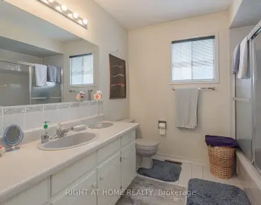 43 Holyrood Cres Kleinburg, Vaughan 3 beds 3 baths 1 garage $950K