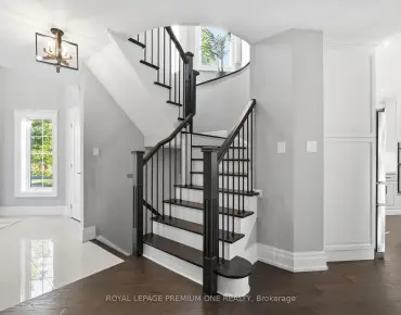 43 Holyrood Cres Kleinburg, Vaughan 3 beds 3 baths 1 garage $950K