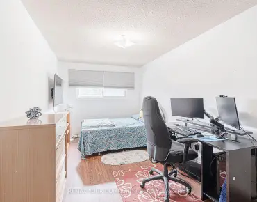 32 Royal West Rd <a href='https://luckyalan.com/community.php?community=Markham:Devil's Elbow'>Devil's Elbow, Markham</a> 4 beds 4 baths 2 garage $2.599M