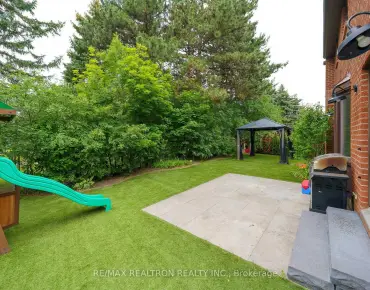 54 National Pine Dr <a href='https://luckyalan.com/community.php?community=Vaughan:Vellore Village'>Vellore Village, Vaughan</a> 3 beds 3 baths 1 garage $798K