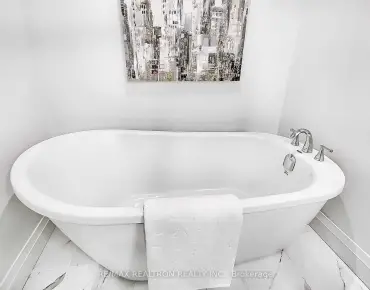 
23 George St <a href='https://luckyalan.com/community.php?community=Richmond Hill:Oak Ridges'>Oak Ridges, Richmond Hill</a> 4 beds 3 baths 1 garage $999.8K