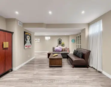 16 Wild Cherry Ln Royal Orchard, Markham 4 beds 7 baths 2 garage $3.488M