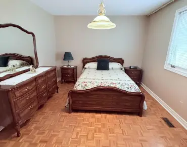 148 Mullen Dr <a href='https://luckyalan.com/community.php?community=Vaughan:Crestwood-Springfarm-Yorkhill'>Crestwood-Springfarm-Yorkhill, Vaughan</a> 3 beds 4 baths 2 garage $1.139M