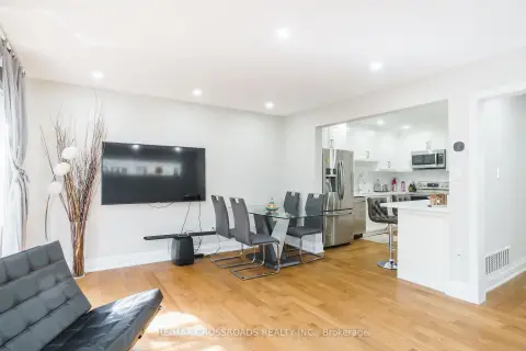 Newmarket Armitage community 50 Widdifield Ave For Sale