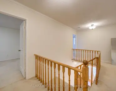 104 Lambeth Crt Gorham-College Manor, Newmarket 3 beds 3 baths 2 garage $1.2M