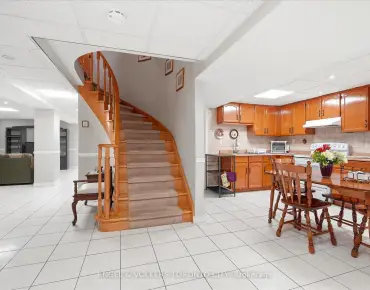 43 Mainland Cres <a href='https://luckyalan.com/community.php?community=Vaughan:Vellore Village'>Vellore Village, Vaughan</a> 3 beds 3 baths 2 garage $1.188M