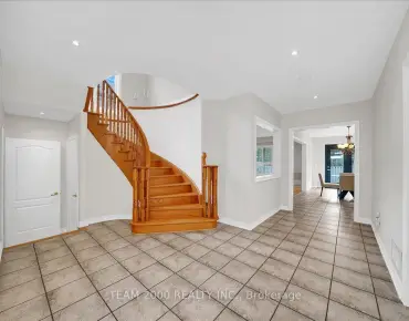 6 Jensen Crt <a href='https://luckyalan.com/community.php?community=Vaughan:Maple'>Maple, Vaughan</a> 3 beds 3 baths 1 garage $859K