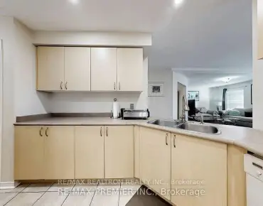 26 Lucena Cres <a href='https://luckyalan.com/community.php?community=Vaughan:Maple'>Maple, Vaughan</a> 2 beds 3 baths 1 garage $780K