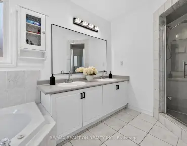 
34 Loweswater Ave <a href='https://luckyalan.com/community.php?community=Markham:Unionville'>Unionville, Markham</a> 4 beds 10 baths 2 garage $1.6M