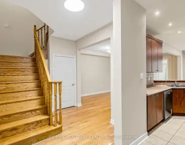 
209 Kelso Cres <a href='https://luckyalan.com/community.php?community=Vaughan:Maple'>Maple, Vaughan</a> 3 beds 3 baths 1 garage $977K