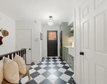 593 Watson Ave Huron Heights-Leslie Valley, Newmarket 2 beds 1 baths 2 garage $699K