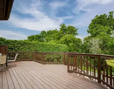 
753 College Manor Dr Gorham-College Manor, Newmarket 4 beds 6 baths 2 garage $1.54M
