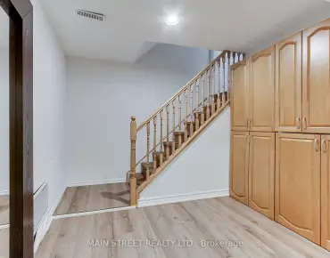 27 Murdock Ave Aurora Heights, Aurora 4 beds 4 baths 2 garage $1.25M
