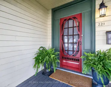 221 Prospect St Central Newmarket, Newmarket 3 beds 2 baths garage $1.3M