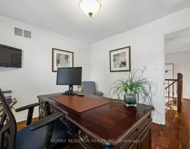 
7 Robert Eaton Ave <a href='https://luckyalan.com/community.php?community=Markham:Middlefield'>Middlefield, Markham</a> 3 beds 3 baths 1 garage $999.99K