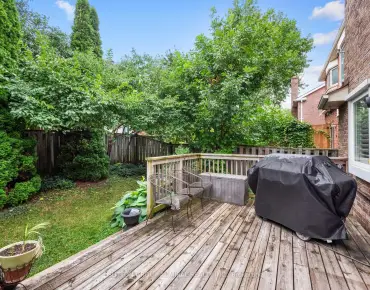 
92 Holyrood Cres <a href='https://luckyalan.com/community.php?community=Vaughan:Kleinburg'>Kleinburg, Vaughan</a> 3 beds 3 baths 1 garage $899.9K
