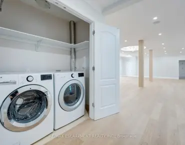 
Shaftsbury Cres <a href='https://luckyalan.com/community.php?community=Richmond Hill:Westbrook'>Westbrook, Richmond Hill</a> 4 beds 3 baths 2 garage $1.649M