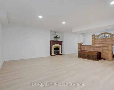 7 Thomas Bales Dr Berczy, Markham 2 beds 3 baths 1 garage $1.049M