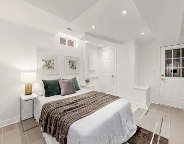 44 Ingram Rd <a href='https://luckyalan.com/community.php?community=Markham:Milliken Mills East'>Milliken Mills East, Markham</a> 3 beds 3 baths 1 garage $999.999K