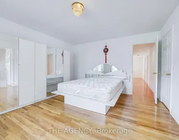 244 Moody Dr <a href='https://luckyalan.com/community.php?community=Vaughan:Kleinburg'>Kleinburg, Vaughan</a> 3 beds 4 baths 2 garage $1.13M