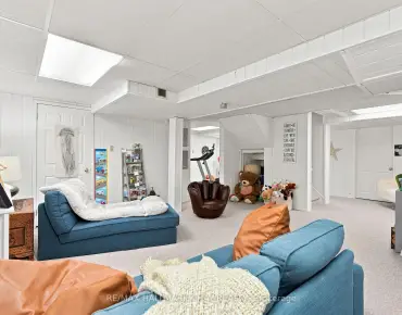 23 Twelve Oaks Dr Aurora Village, Aurora 3 beds 3 baths 2 garage $1.15M