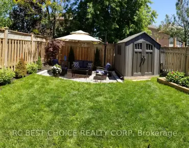 30 Condotti Dr <a href='https://luckyalan.com/community.php?community=Vaughan:West Woodbridge'>West Woodbridge, Vaughan</a> 3 beds 3 baths 1 garage $1.049M