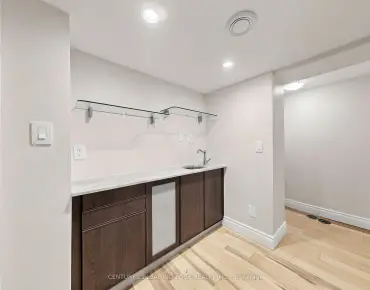 24 Friar Tuck Rd Bullock, Markham 3 beds 2 baths  garage $998K