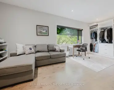 9725 Keele St <a href='https://luckyalan.com/community.php?community=Vaughan:Maple'>Maple, Vaughan</a> 5 beds 5 baths 3 garage $3.199M