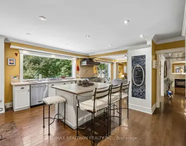 
118 Henderson Ave <a href='https://luckyalan.com/community.php?community=Markham:Thornhill'>Thornhill, Markham</a> 3 beds 4 baths 2 garage $899K