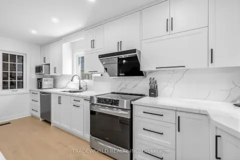 Newmarket Huron Heights-Leslie Valley community 101 Meadowbank Rd For Sale