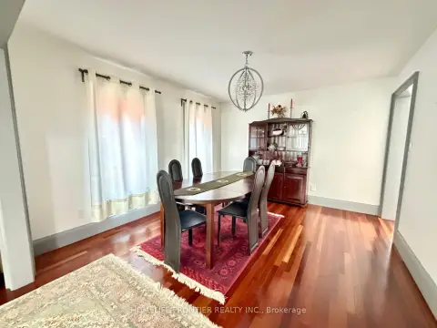 Richmond Hill Mill Pond community 20 Bridewell Cres For Sale