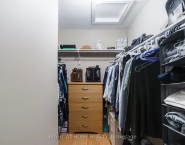 
32 George Bogg Rd <a href='https://luckyalan.com/community.php?community=Vaughan:East Woodbridge'>East Woodbridge, Vaughan</a> 3 beds 4 baths 1 garage $899.999K