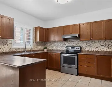 556 Forsyth Farm Dr Stouffville - 4 睡房 5 卫生间 2 车位叫价1099900加元