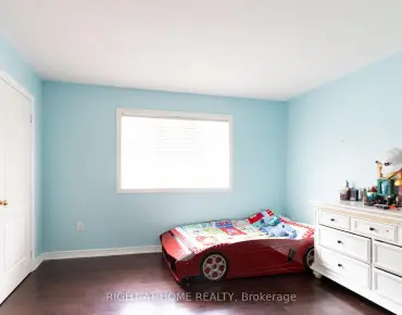 
32 Laurelhurst Cres <a href='https://luckyalan.com/community.php?community=Vaughan:Vellore Village'>Vellore Village, Vaughan</a> 3 beds 3 baths 1 garage $899.9K