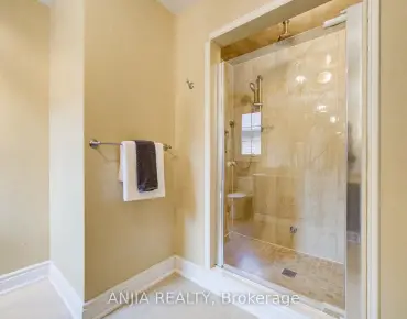 17 Fierheller Crt <a href='https://luckyalan.com/community.php?community=Markham:Berczy'>Berczy, Markham</a> 4 beds 6 baths 1 garage $1.469M