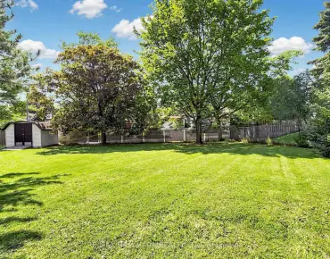 20 Oak Crt Aurora Village, Aurora  beds  baths  garage $750K