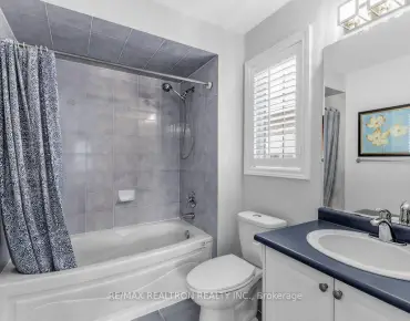
304 Charlton Ave <a href='https://luckyalan.com/community.php?community=Vaughan:Brownridge'>Brownridge, Vaughan</a> 3 beds 3 baths 2 garage $1.05M