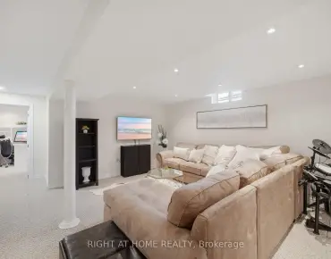 51 Moorcrest Dr Aurora Village, Aurora 3 beds 3 baths garage $1.035M