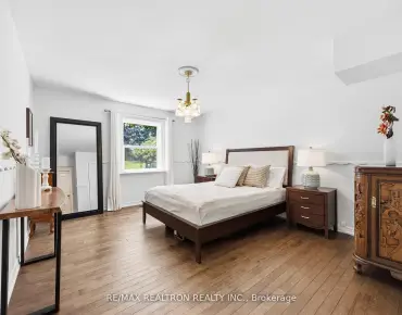 51 Pinecrest St <a href='https://luckyalan.com/community.php?community=Markham:Wismer'>Wismer, Markham</a> 3 beds 3 baths 1 garage $1.08M
