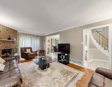 162 Anna Russell Way <a href='https://luckyalan.com/community.php?community=Markham:Unionville'>Unionville, Markham</a> 3 beds 3 baths 1 garage $999.999K