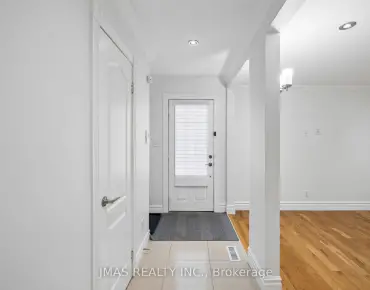 21 Russell Hill Rd <a href='https://luckyalan.com/community.php?community=Markham:Berczy'>Berczy, Markham</a> 4 beds 4 baths 1 garage $1.198M