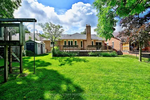 Markham Sherwood-Amberglen community 34 Captain Armstrong Ln For Sale