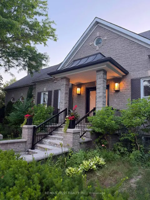 Vaughan Islington Woods community 5 Humberview Dr For Sale