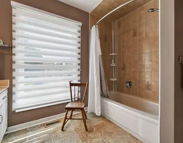 8 Closs Sq Aurora Village, Aurora 3 beds 4 baths 2 garage $1.125M