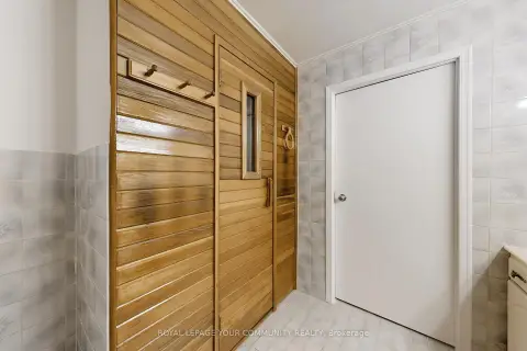 Richmond Hill South Richvale community 170 Garden Ave For Sale