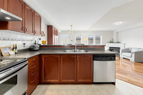 Markham Village Green-South Unionville community 15 Kingsley Rd For Sale