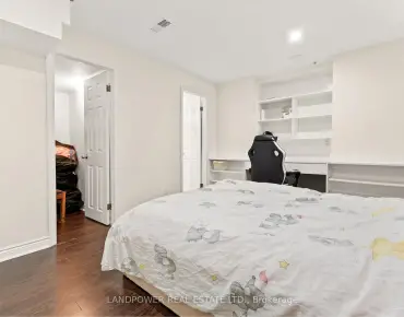 
2 Noel St Markham Village, Markham 3 beds 4 baths 2 garage $999K